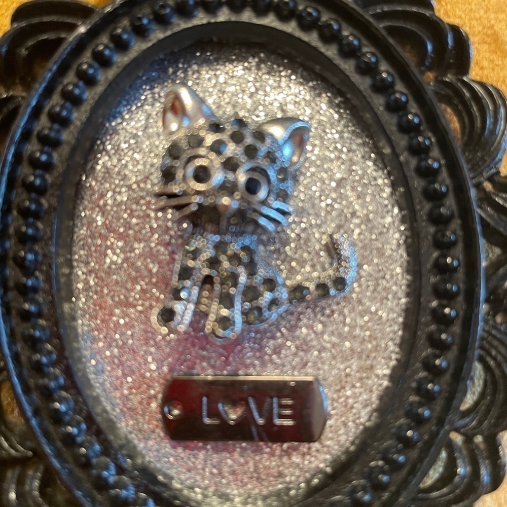 Mini Black Oval Framed Cat - Picture 6 of 7